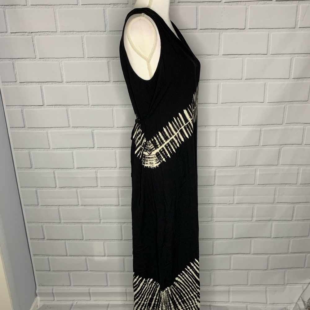 Batik design B/W Dress (no Size) - Picture 4 of 8